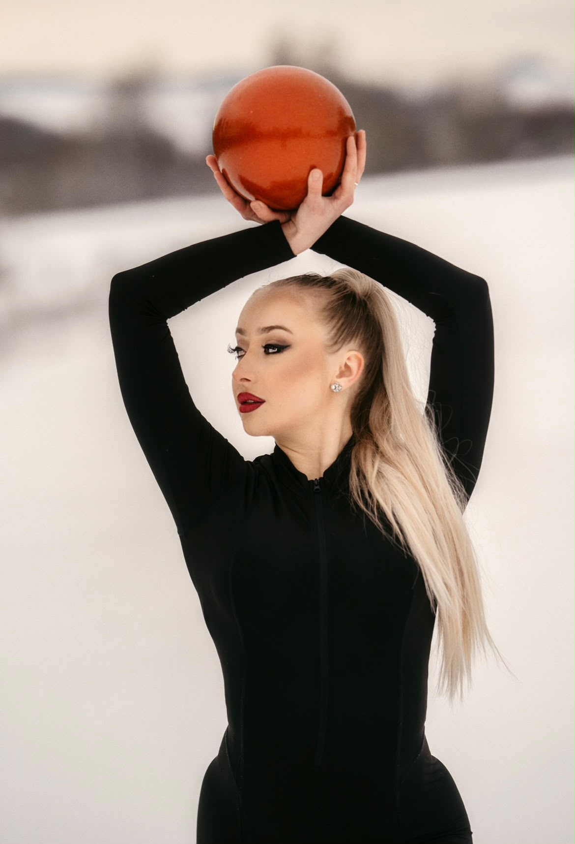 Barbora Benová — portrét s míčem