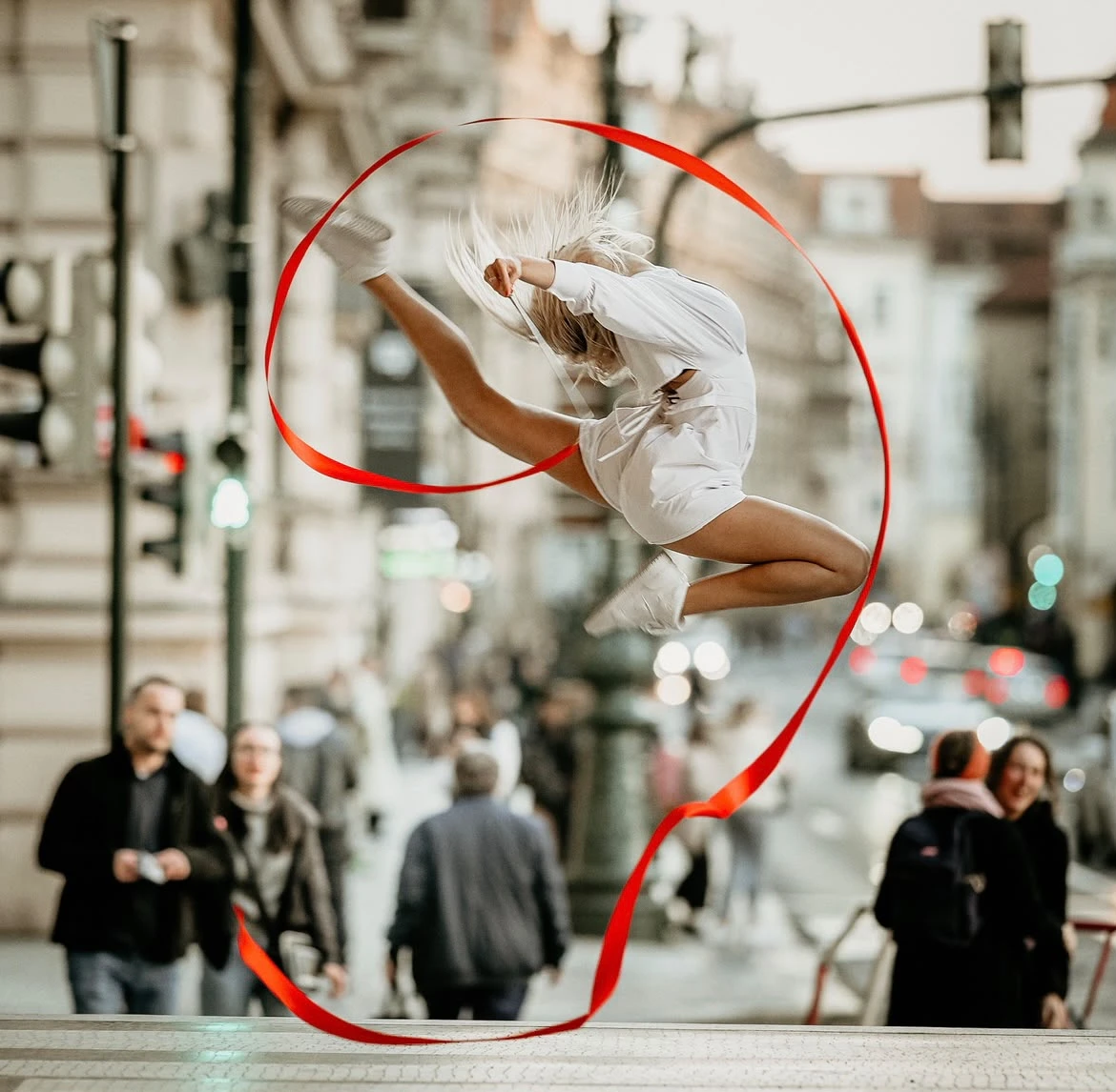Barbora Benová na závodě Ritmica Malta — sestava se stuhou